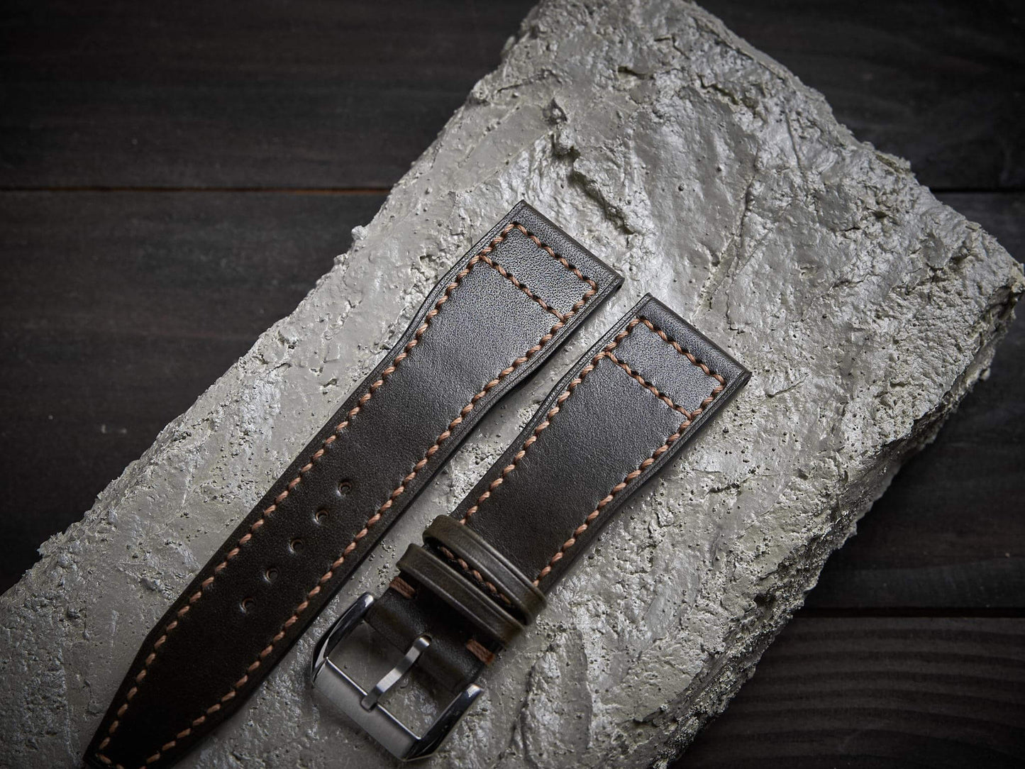 Olive veg tan leather pilot strap. Customizable IWC strap.-2 Moons Leather