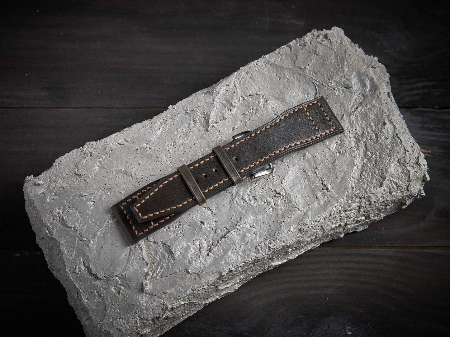 Olive veg tan leather pilot strap. Customizable IWC strap.-2 Moons Leather