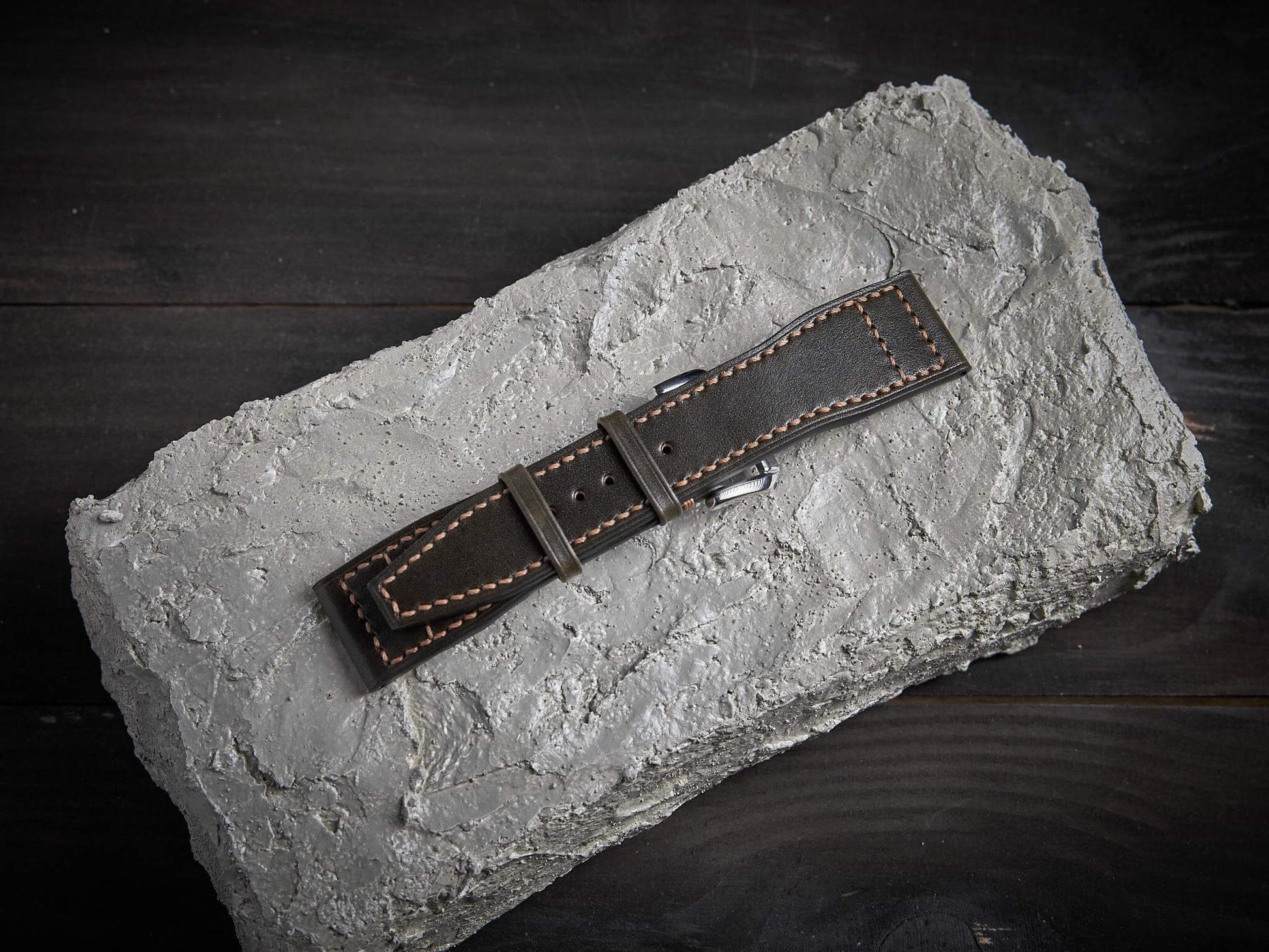 Olive veg tan leather pilot strap. Customizable IWC strap.-2 Moons Leather